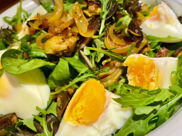 Caramelised onion, Rocket, Soft boiled egg salad